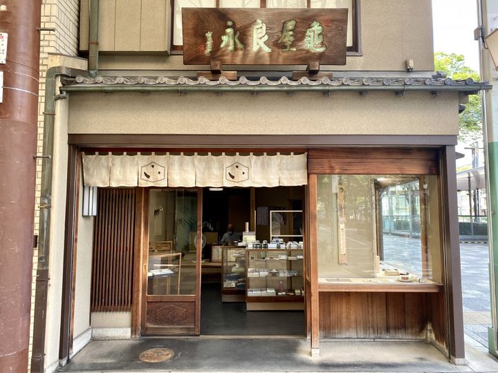 1832年（天保3年）創業！京都を代表する老舗御菓子「御池煎餅」【旅するデザイナーがおすすめするお土産たち！】