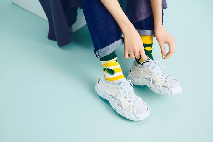 ぽってりとレトロなシルエットのスニーカーがデニムの鮮度をUP！