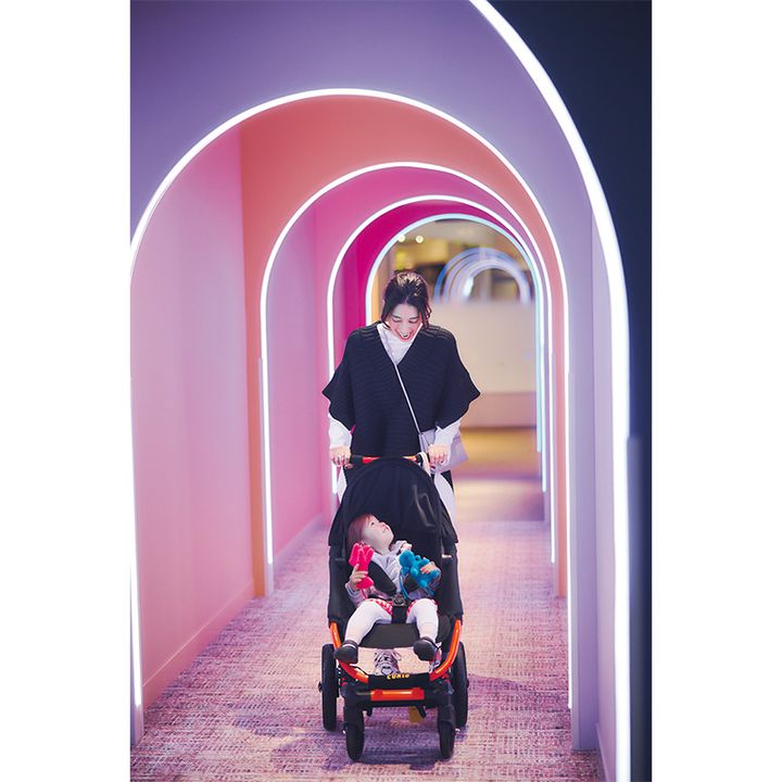 ピンクがかわいいエントランス