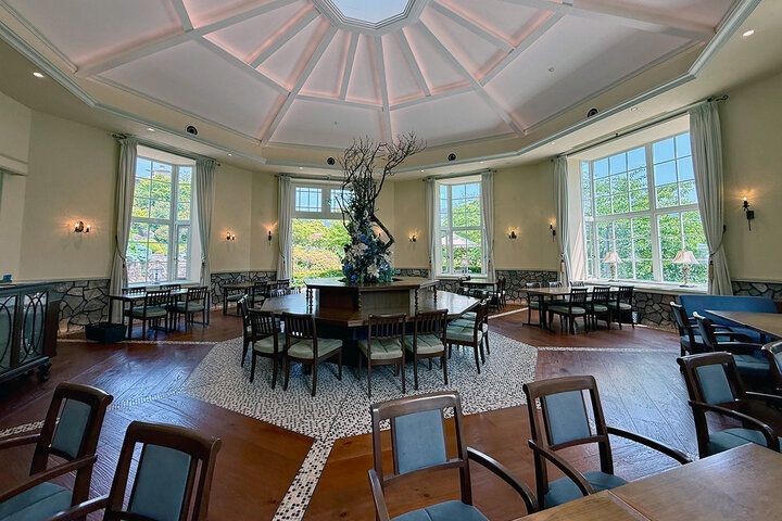 おひとり様からOK♪ 箱根強羅公園の水音響くテラスであじさいアフタヌーンティーを「一色堂茶廊」