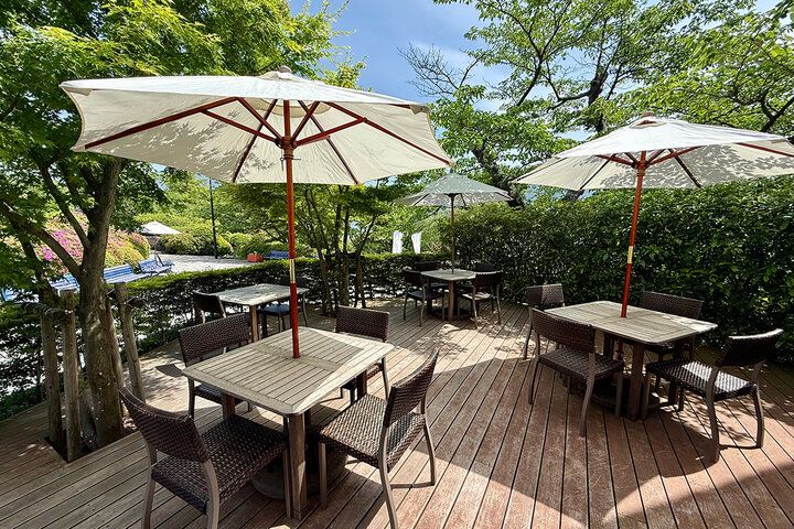 おひとり様からOK♪ 箱根強羅公園の水音響くテラスであじさいアフタヌーンティーを「一色堂茶廊」