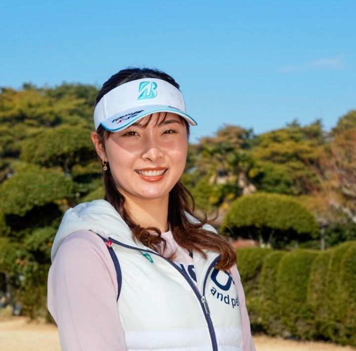 女子プロが球をつかまえる方法を解説！“三角形”をイメージして打つ