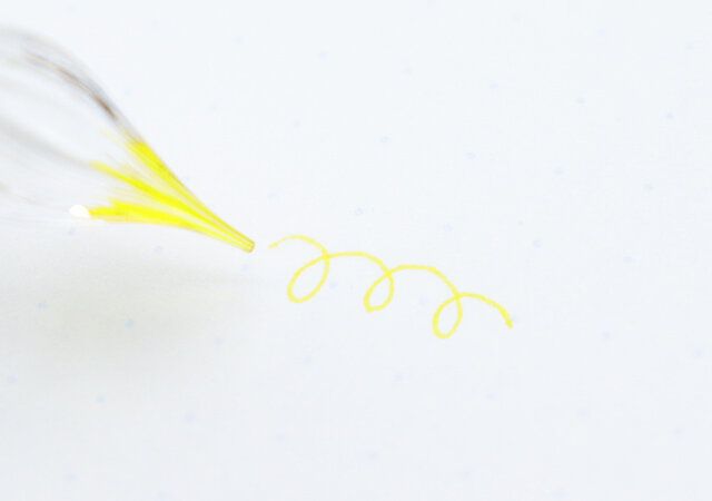 スリーピー ラインストーンガラスペン（YL） ペン先 使用例 書き心地