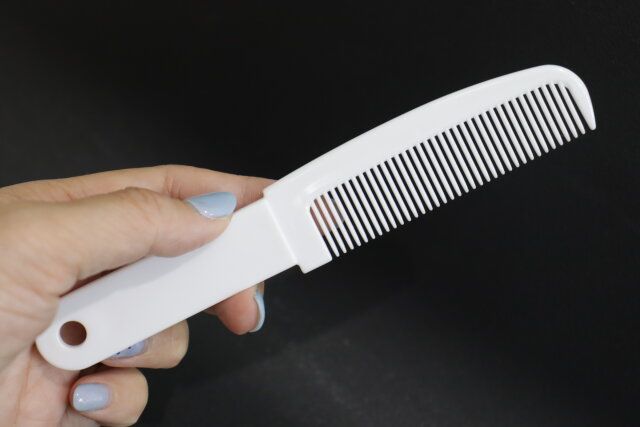 ダイソー くし付ハンドミラー（ラウンド） コーム サイズ感