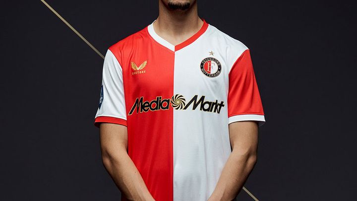 日本代表FW所属の名門チーム、新ユニフォームを発表！同じようで「実は違う」色とは？