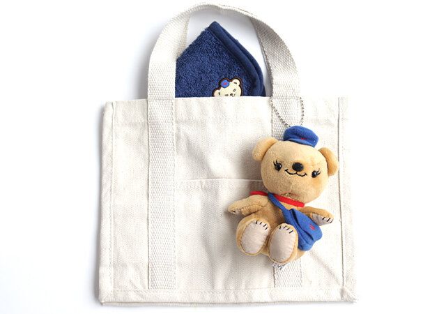 宝島社の付録のぬいぐるみキーホルダーとタオルハンカチ2