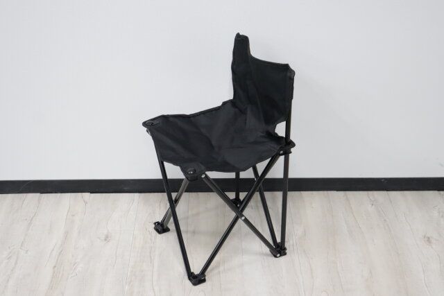 ダイソー 折りたたみアウトドアチェア（収納袋付、背もたれ付） 展開時