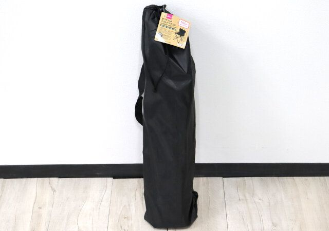 ダイソー 折りたたみアウトドアチェア（収納袋付、背もたれ付） 商品タグ