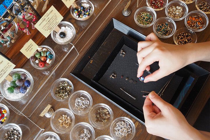 世界でひとつのアクセサリー作り体験や名物カレーランチも♪ 初夏の「箱根強羅公園」でゆったり花さんぽ