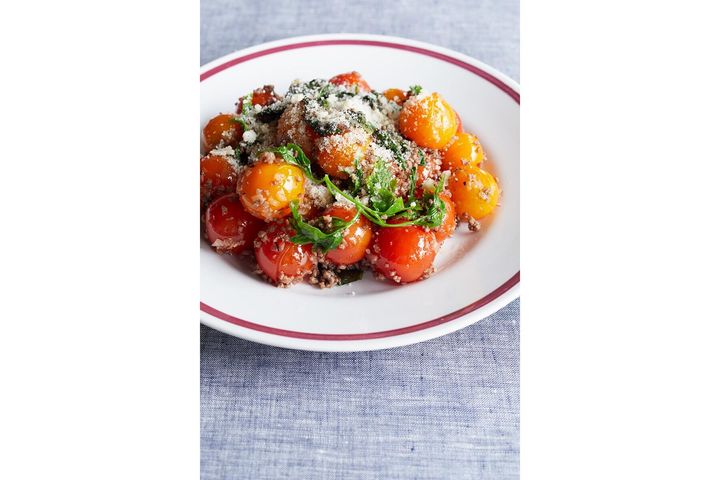 ハーブの香りが立ち昇る“ミニトマトの挽き肉炒め”