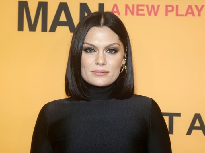 画像: ジェシー・Jが初期の乳がんと診断されたと公表