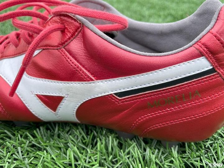 ミズノの最強スパイク『モレリア2』、新作を履いてみた！40周年で施された「細かすぎるアップデート」とは