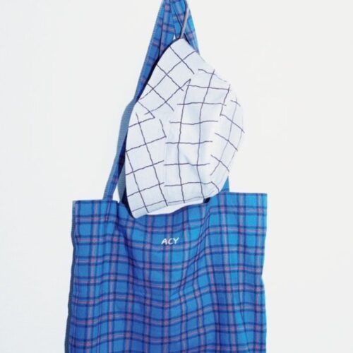 「夏にぴったりチェック柄トート＆ハット」手描き風の波打つラインがアクセント！抜け感スタイルに合わせたい