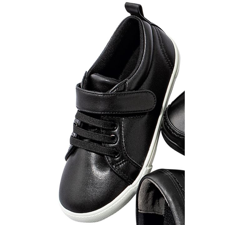 コムサイズムの子供向け黒シューズ