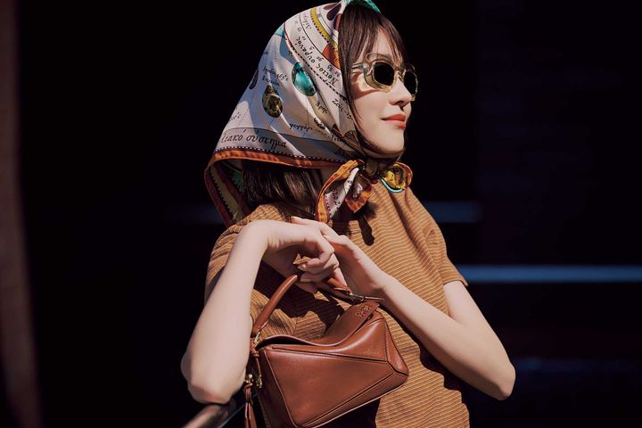 ロエベのアイコンバッグのミニサイズに注目