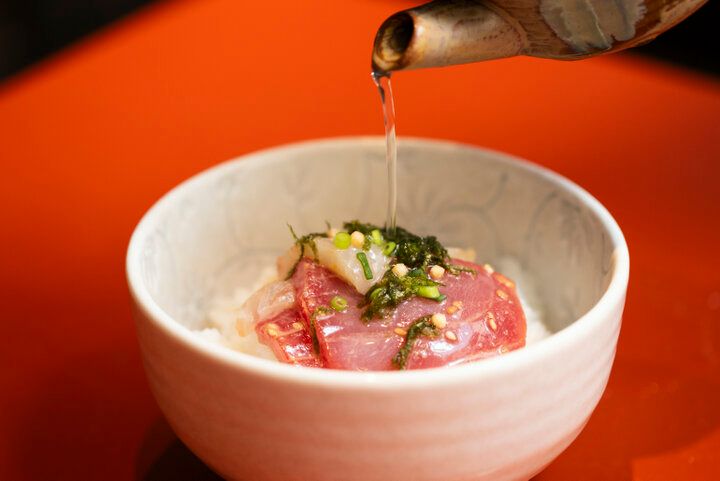 豊洲の仲卸が手がける生本まぐろの贅沢丼を♪「傳 人形町店」でいただく贅沢ランチ