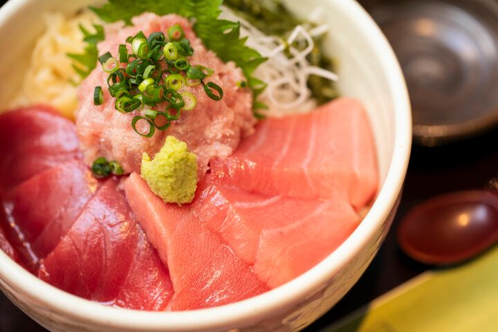 豊洲の仲卸が手がける生本まぐろの贅沢丼を♪「傳 人形町店」でいただく贅沢ランチ