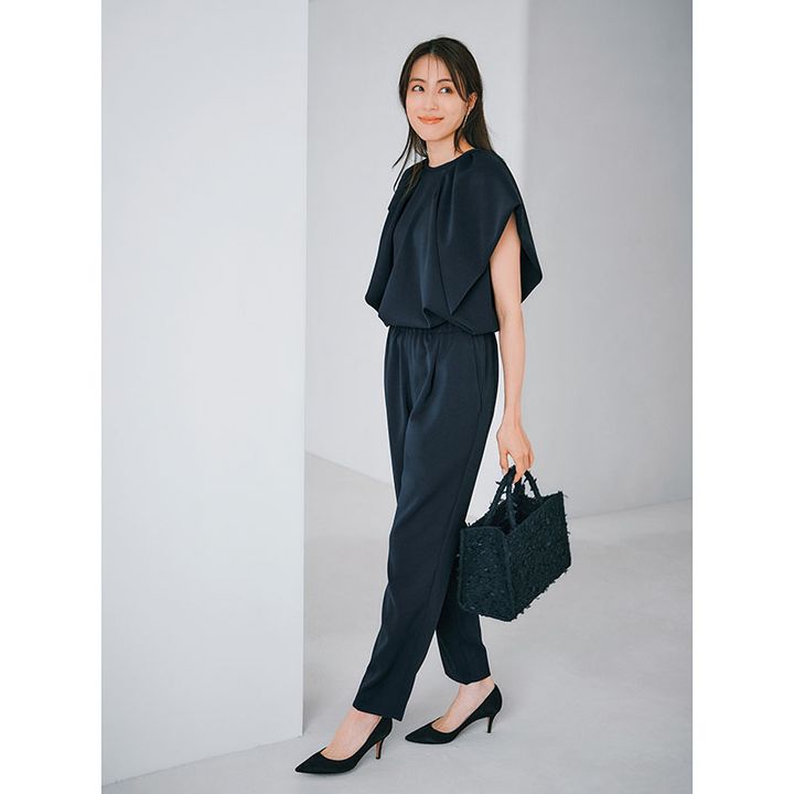 ネイビーのオールインワンコーデ