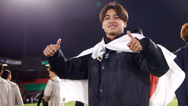 「どこのイケメン？」「俳優にしか見えない」日本代表初選出のMF佐野航大のスーツ姿にファン注目！