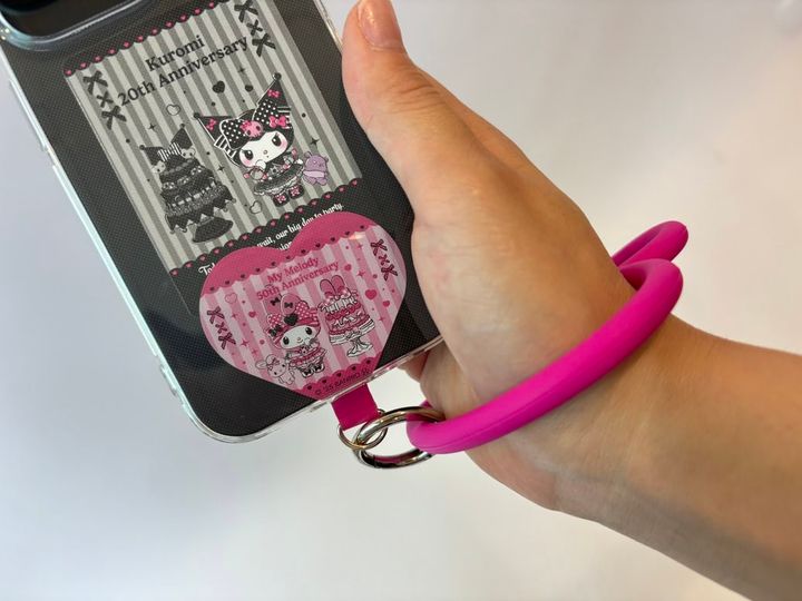 マイメロディ クロミ ステッカー＆スマホハンドストラップ 使用例