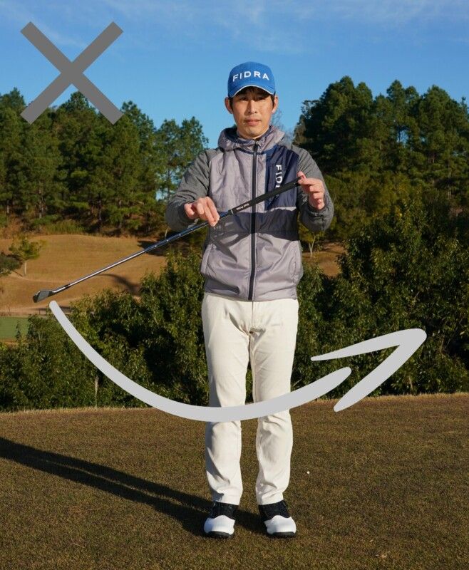 どっちの振り方が正解？ミスが抑えられるスイングを人気コーチが解説