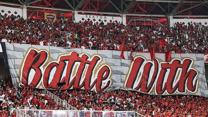 まるで「キングダム」…中国を68年ぶり撃破のアジアの国、客席2階まで届く巨大バナーがすごい