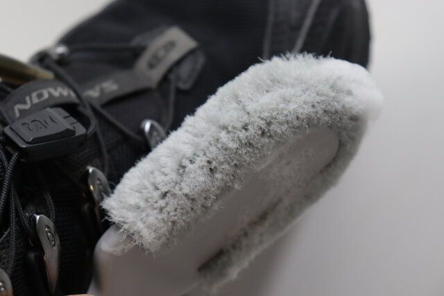 ダイソー W素材の泡立ちシューズブラシ 泡立ち