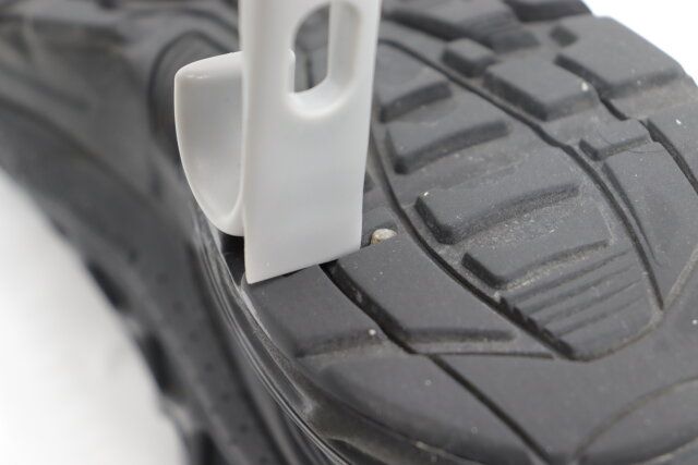 ダイソー W素材の泡立ちシューズブラシ 爪