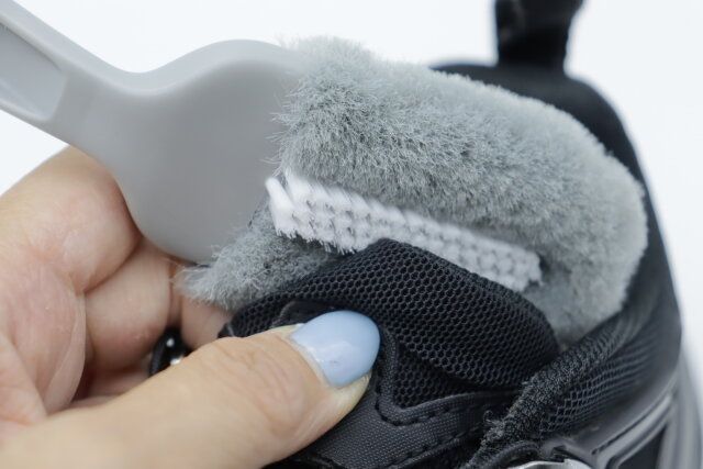 ダイソー W素材の泡立ちシューズブラシ 違うブラシ