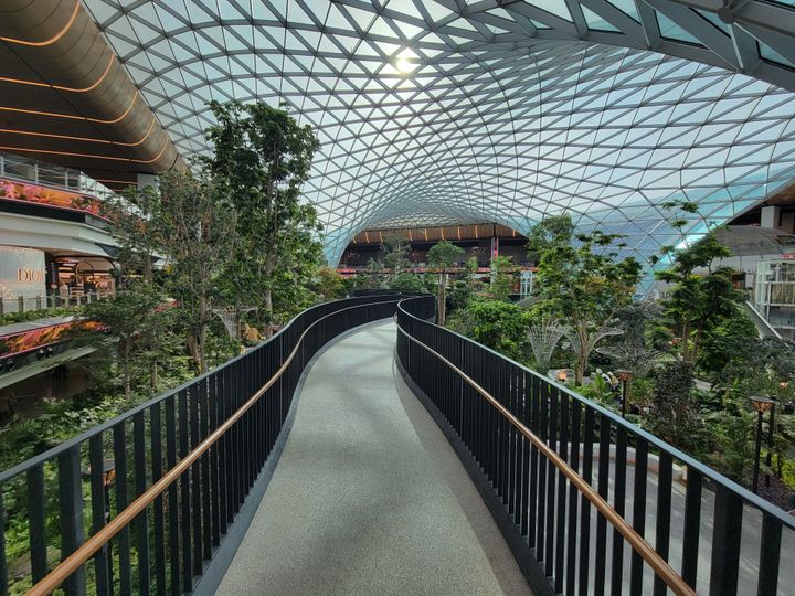 2位のドーハ・ハマド国際空港﻿（カタール）