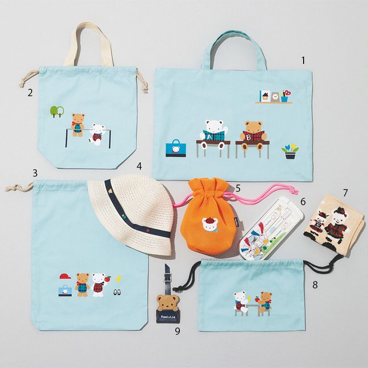 VERY読者の私物でファミリアの同シリーズで統一した上履き入れやお弁当袋やレッスンバッグと帽子やカトラリーセット