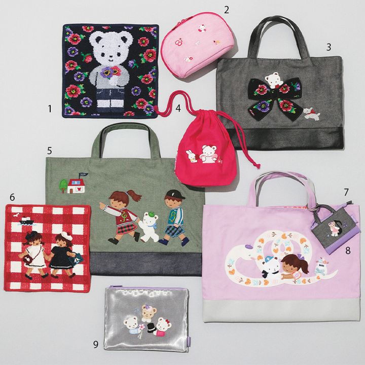 VERY読者の私物でファミリアとフェイラーコラボのハンカチとミニバッグと干支シリーズのバッグや宝塚劇場とのコラボポーチ