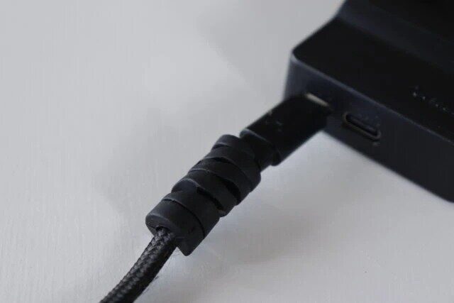 ダイソー ケーブル保護カバー（スプリングタイプ）