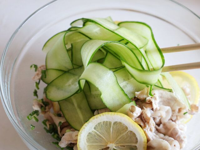 残りの③も加えて和えたら、皿に盛りつける。