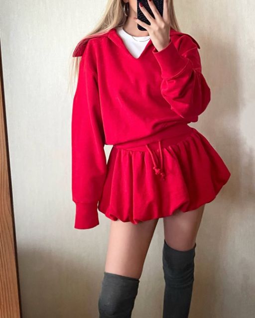 マキシカラースウェットシャツを着たコーデ