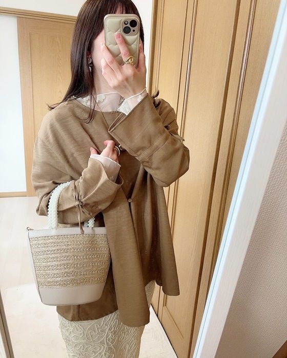 しまむら「フロントデザインブラウス」