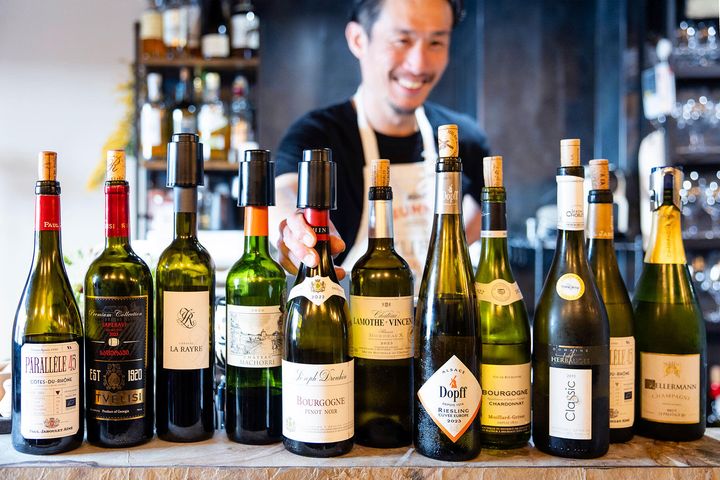 フランスワインを中心にスペインからジョージア、日本まで幅広い品揃え