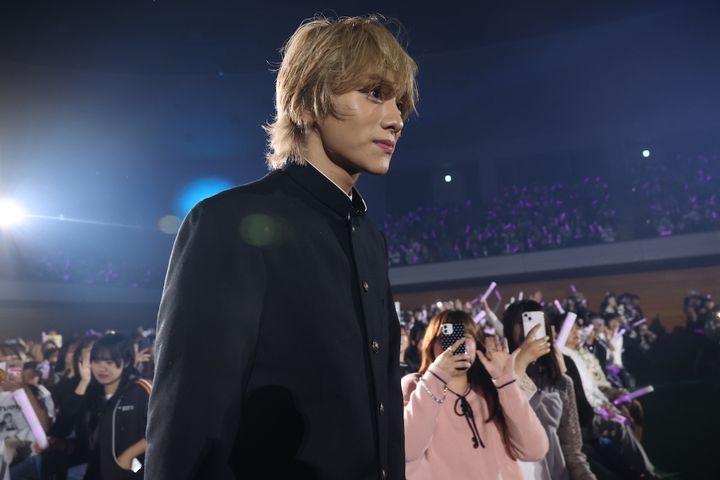 山下幸輝、生徒会長役のツッコミが炸裂！ 『見える子ちゃん』スペシャルステージ