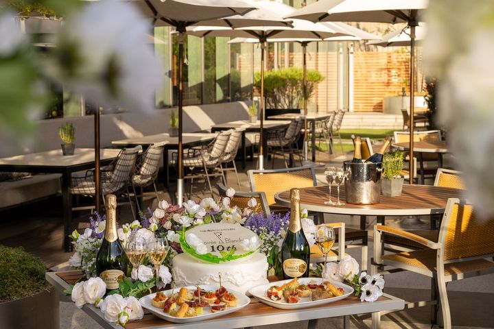 10周年を祝う特別なスイーツも