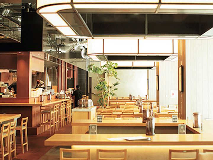 広々とした居心地のいい店内