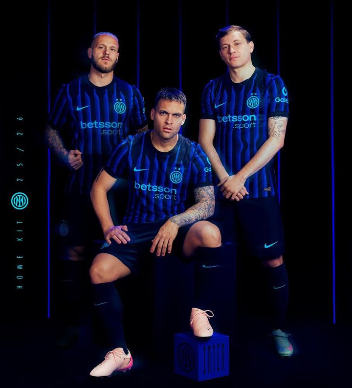 イタリアの名門が“名前をデザイン”の新ユニフォーム発表！浦和レッズとの試合で初着用へ