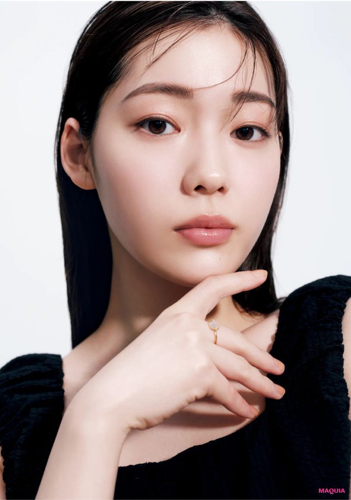 “蟹みそ”で話題のKANEBO白黒スティックで、美人度UPのシェーディング術を伝授