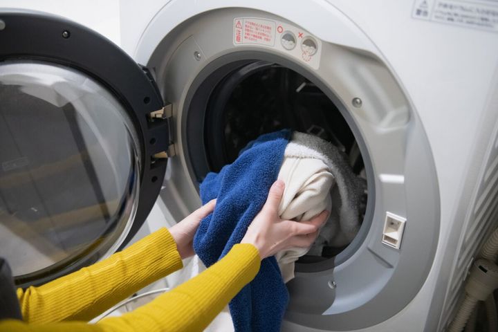 アロマオイルが付いた衣類を乾燥機に入れると発火の恐れ（画像はイメージ）