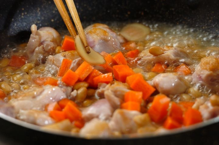 鶏と大豆の煮物の作り方2