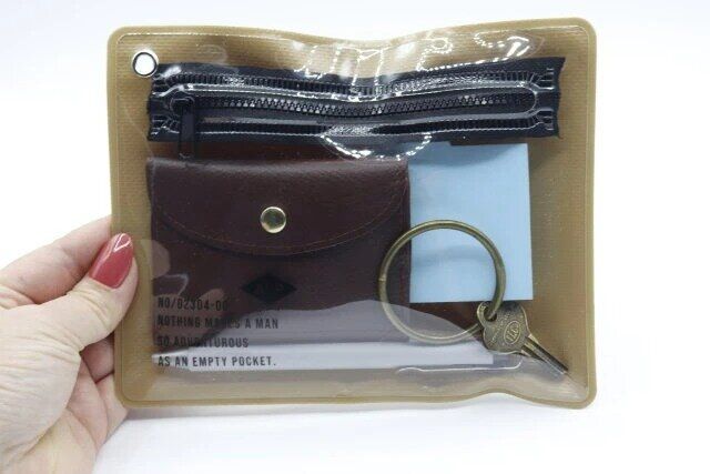 ダイソー フラットポーチ（ベージュ、19cm×15cm）