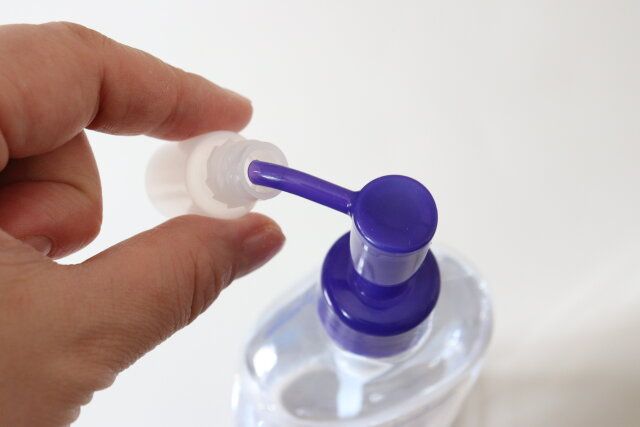 ダイソーのドロップ容器は詰め替えやすい