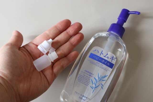 ダイソーのドロップ容器とベビーオイル