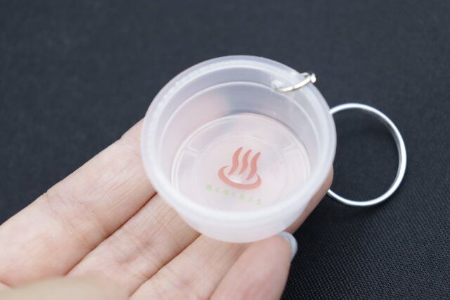 ダイソーのキーホルダー湯桶の白