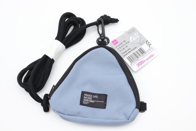 ダイソーのショルダー付トライアングルミニポーチのパッケージ