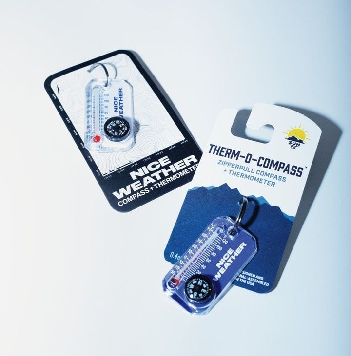 ナイスウェザーの、方位磁石と温度計がついたキーリング